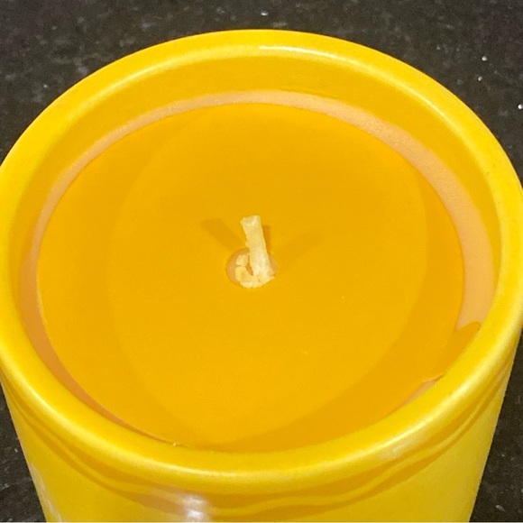 Crayola Fresh Bamboo Scent “Hello Sunshine”6.3-oz. Candle Jar- Yellow - Picture 6 of 8